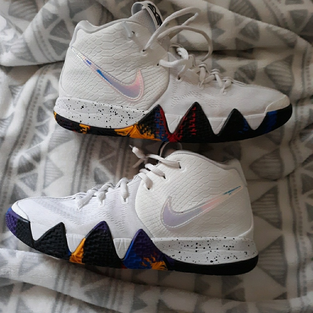 Kyrie 4 Size 6.5Y